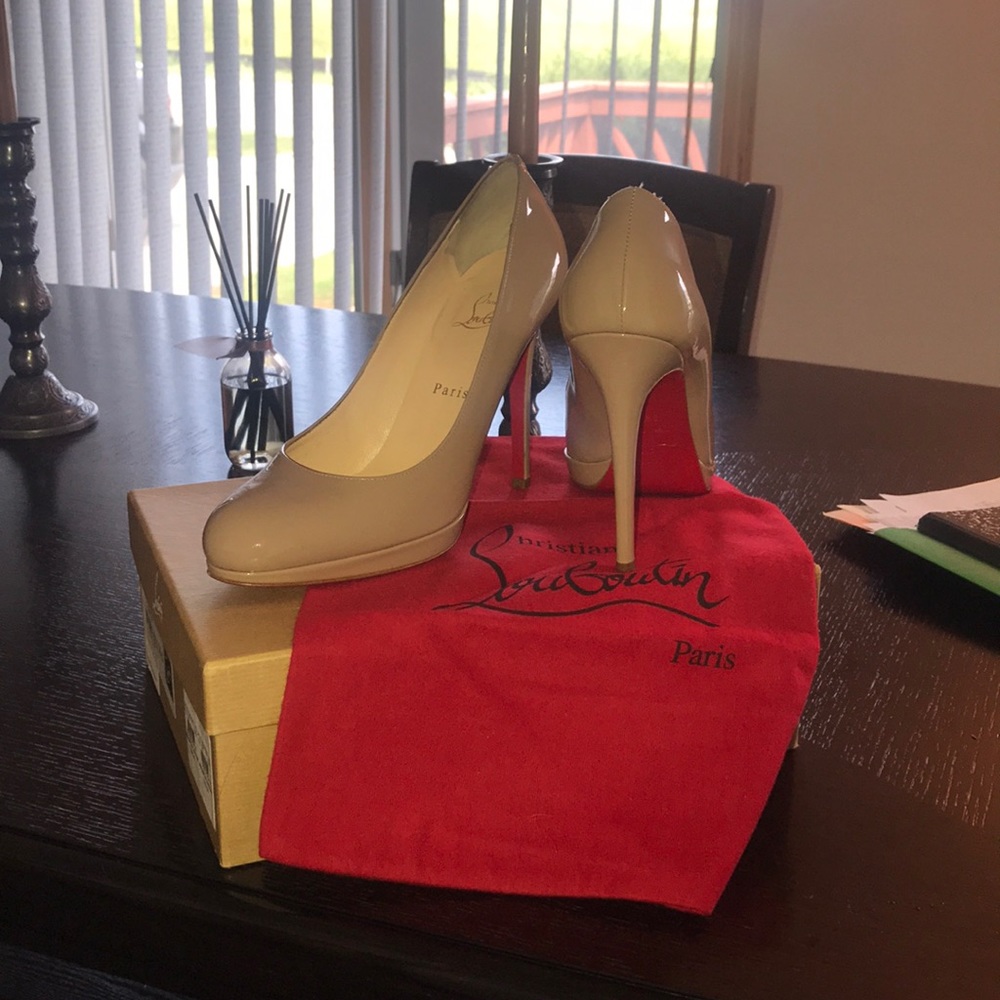 NUDE CHRISTIAN LOUBOUTIN PUMPS